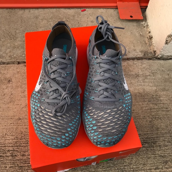 NIKE AUTHENTIC WOMENS FLYKNITS sz 7,7.5,8,9 New - Picture 3 of 7